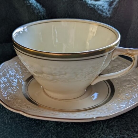 Vintage Fine China Saucers for Flat Teacups - Crown Ducal Florentine Gold Band - Picture 3 of 4